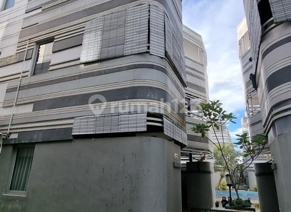 Sell Cheap 3-Story House With Furnished Rooms In Bsd Housing South Tangerang Quick Sale 1