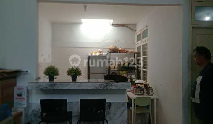 Quick Sale Negotiable Until Deal, Ready-to-Live House in a Strategic Location within Bintaro Sector 9 Housing, South Tangerang, SHM