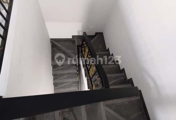 Rumah Mewah Brand New Siap Huni 2 Lantai Dalam Perumahan Lokasi Strategis Bintaro Sektor 9 Tangerang Selatan Shm Nego 2