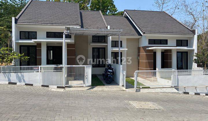 Rumah Modern Berkonsep Minimalis Di Bantul 1