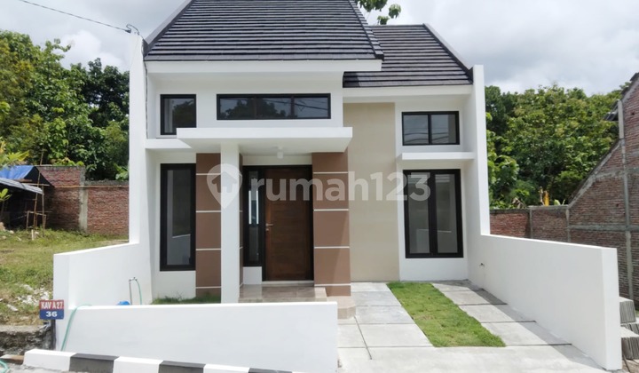 Rumah Modern Minimalis One Gate System di Barat Bantul Rumah Modern Minimalis One Gate System di Barat Bantul