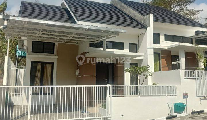 Rumah Baru One Gate System Berkonsep Modern Minimalis Di Bantul 1