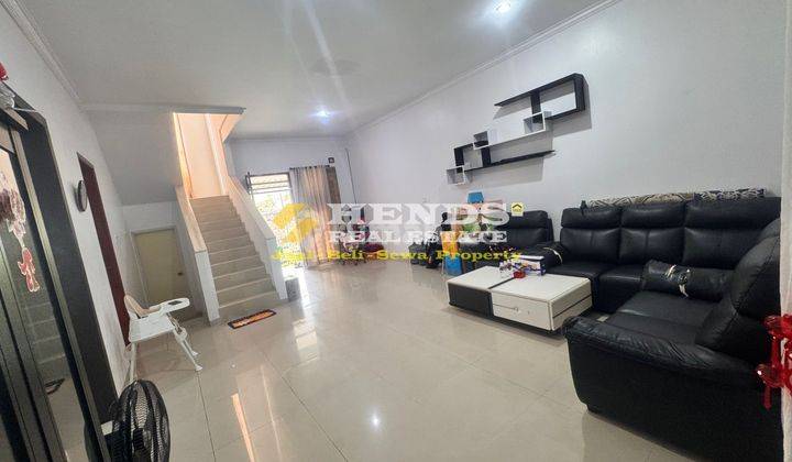 ruang tamu dijual rumah 2 lantai siap