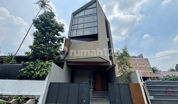 Kemang Rumah Baru 3lantai Furnised