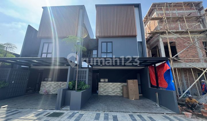 Townhouse Eklusive Pondok Cabe 3 Lantai Plus Rooftop Townhouse Eklusive Pondok Cabe 3 Lantai Plus Rooftop