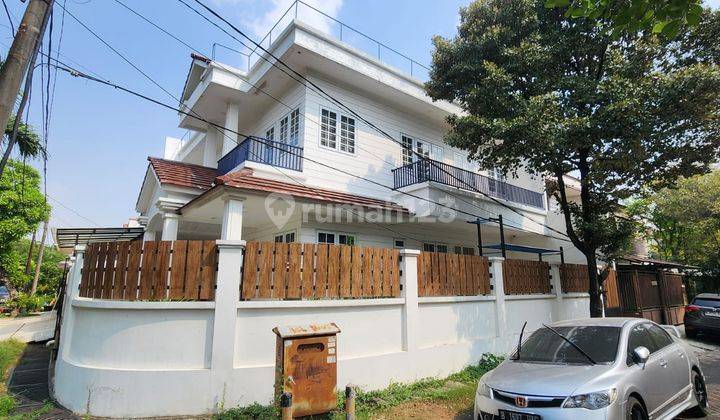 Rumah Hoek 2 Lantai Full Skandinavia Style di Taman Semanan Indah 2