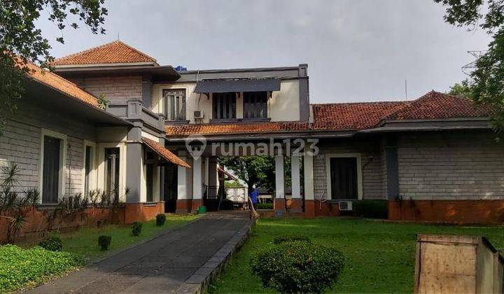 Dijual Rumah Dengan Tanah Luas Lokasi Strategis  1