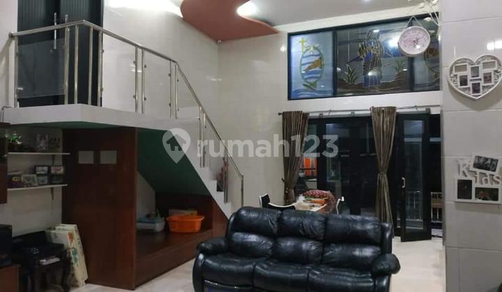Rumah di Jual Cepat, 2 Lt, Pusat Kota, Jakarta Pusat