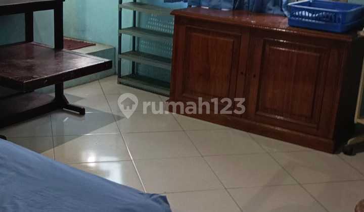 Ready-to-Occupy House in Tebet, South Jakarta, Strategic Location Negotiable 2