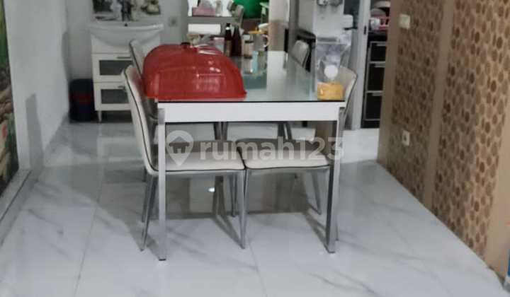 Rumah 2 Lantai di Taman Semanan Indah Jakarta Barat Strategis