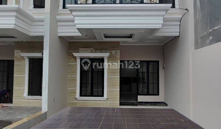 Rumah Klasik Modern Premium 2 Lt Desain Mewah Akses Strategis  1