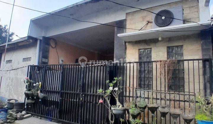 tampak depan rumah bagus dan nyaman lokasi