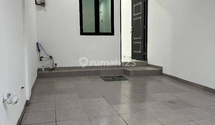 Rumah Di Tanjung Duren 3 Lantai Murah Bagus Model Modern  2