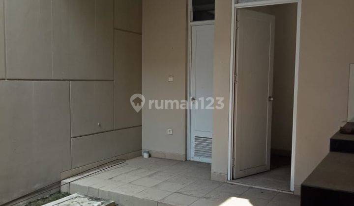 Rumah 2 Lantai Cantik Dan Modern Di Green Puri 2