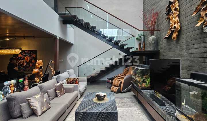 Rumah Mewah, Lingkungan Asri, Full Furnished, di Alam Sutera