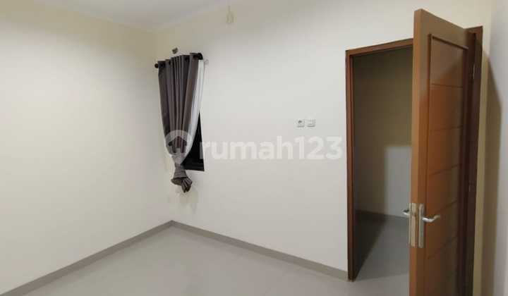 Rumah Semi Furnish 3 Lantai di Tanjung Duren - Jakarta Barat 2