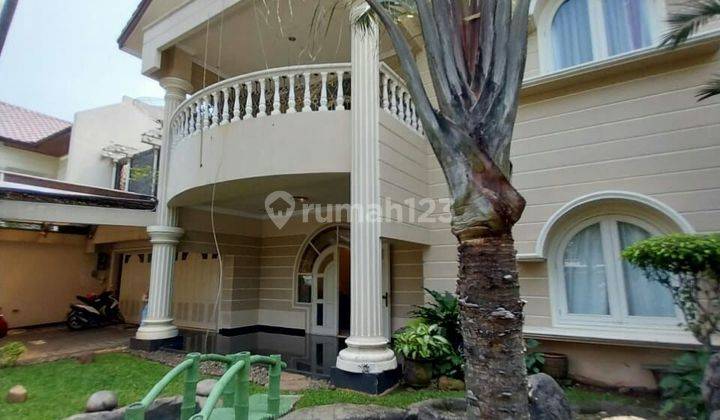 Rumah Classic Cantik Halaman Belakang Luas 2