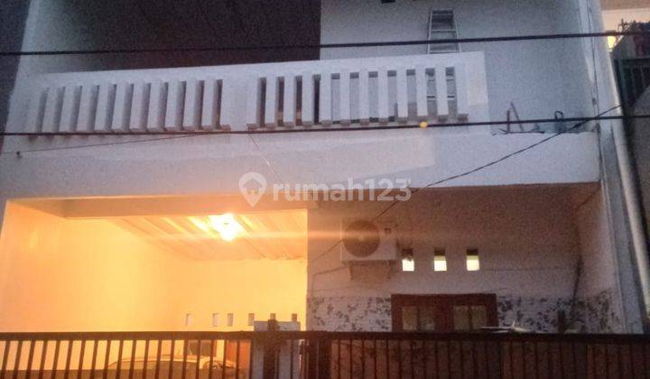 Dijual Rumah Di Cempaka Putih Dua Setengah Lantai Rumah 3 Lantai Shm Sudah Renovasi Timur 1