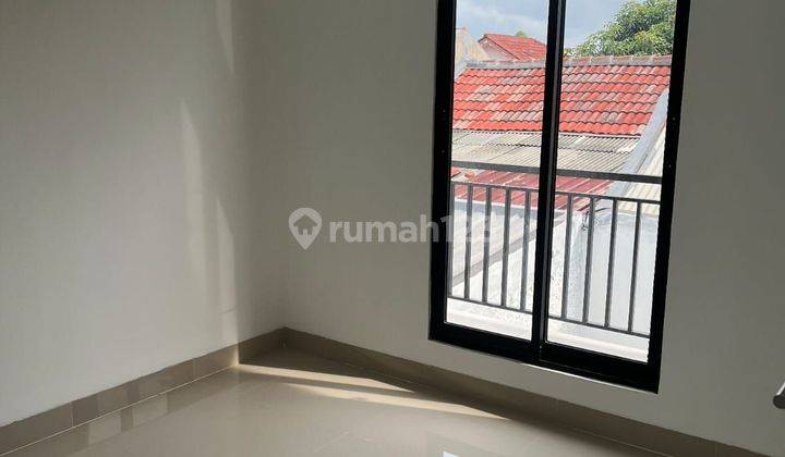 Rumah Minimalis Dua Lantai Di Dalam Perumahan Rumah 2 Lantai Shm Sudah Renovasi Timur 2