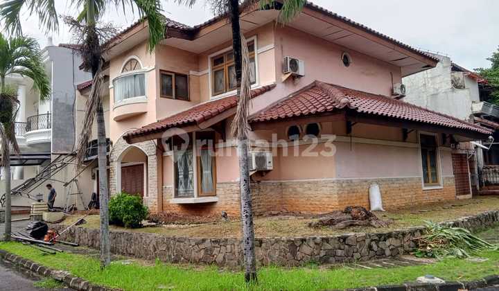 For Sale: House in Puri Bintaro, corner lot position, large land area, located in the elite area of Bintaro Sector 9.