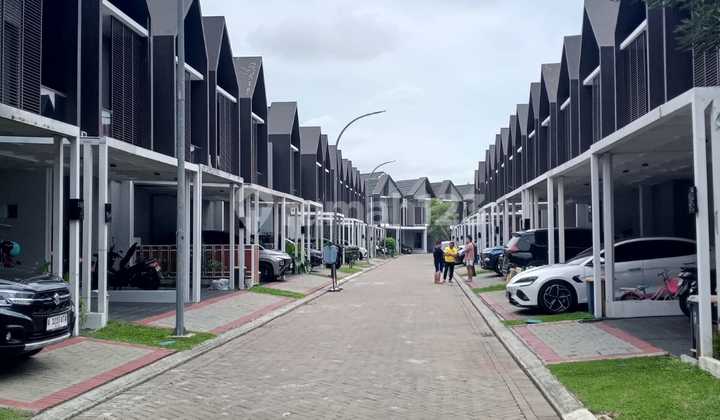 Dijual Rumah Modern plus semi furnished di Cluster yang hanya selangkah ke Transmart Graha Raya 