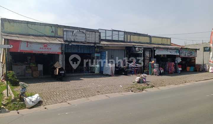 For sale: five stalls plus five partitioned boarding houses, fully occupied, just 2 km from Alam Sutera Mall, Tangerang.