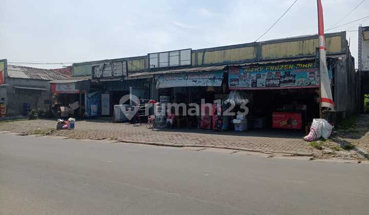 For sale: five stalls plus five partitioned boarding houses, fully occupied, just 2 km from Alam Sutera Mall, Tangerang.