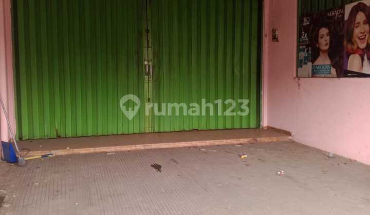 For Rent 3-Story Shop House on Raden Fatah Road Side, Ciledug 2