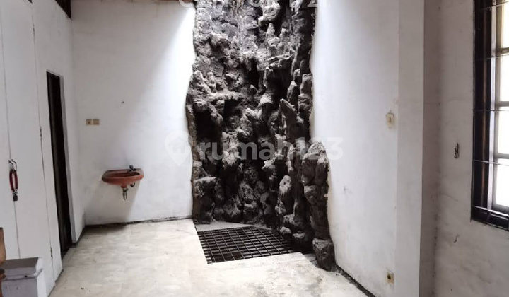 Old House for Sale in Cideng Area, Central Jakarta