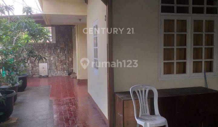 Rumah Besar 2 Lantai Di Hoek One Gate System Di Pulo Asem S8348 1