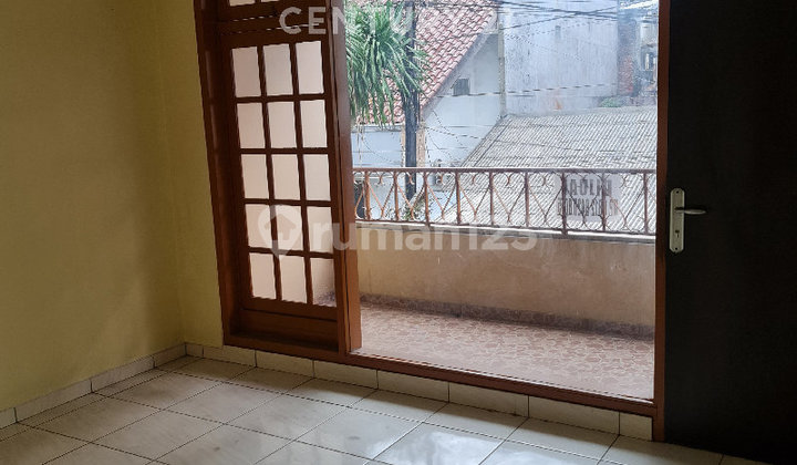 Rumah Di Tanjung Duren Selatan Dekat Kampus Ukrida R2283