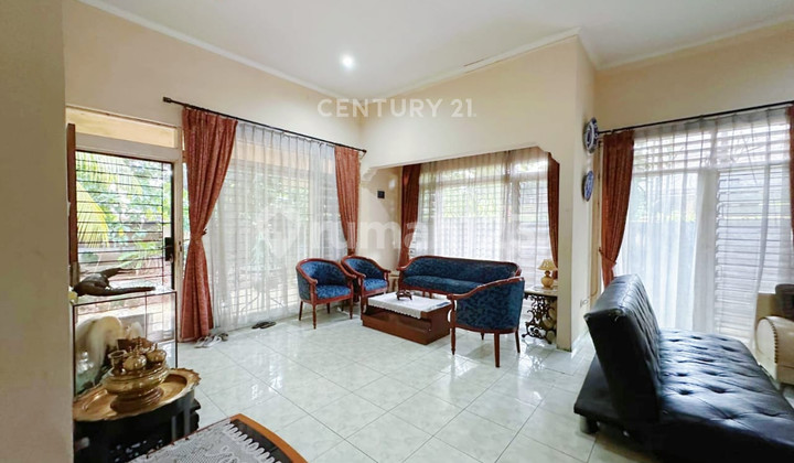 Corner House on Jalan Raya Kayu Putih, 2 Houses Away from Indomaret S8138