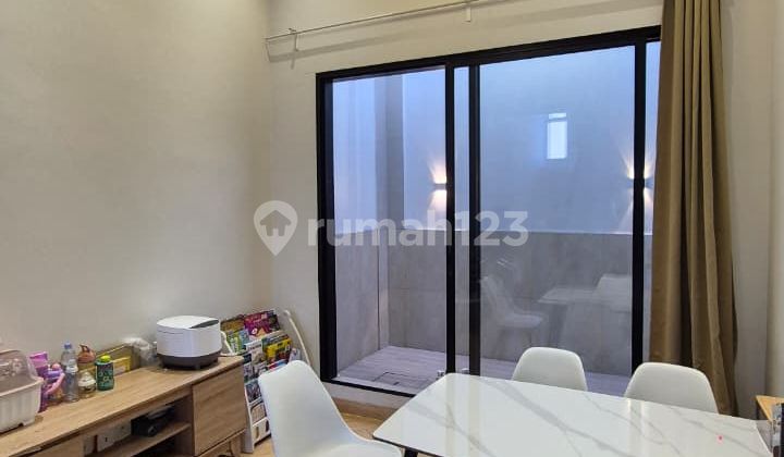 Rumah 2 Lantai Semi Furnished Full Renov The Springs Canary Gading Serpong  Tangerang 2