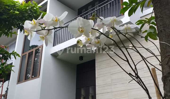 Dijual Rumah Mewah Semi Furnished di The Green, Bsd City 2