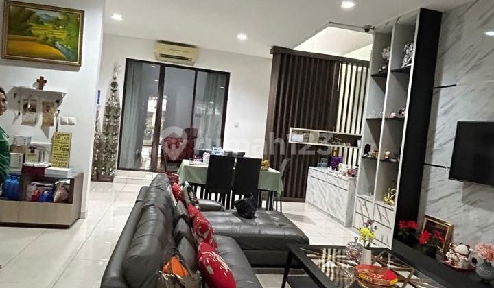 Dijual Rumah Fully Furnished (8X20) 3 Lantai di Sutera Palmyra