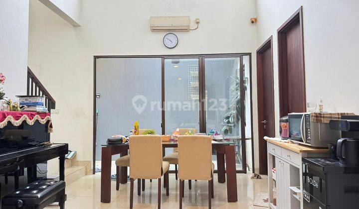 Disewakan Rumah The Eminent Cluster Prestigia 2 Lantai Full Furnished 1