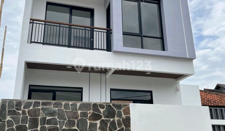 Rumah 2 Lantai Dekat Alun Alun Ujungberung