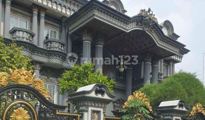 Rumah Sultan Termewah Di Cibubur Ada Smimming Pool Dan Mini Golf