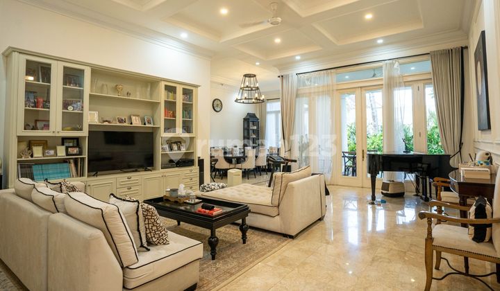 Rumah Elegant Dengan Kolam Renang & Furnished 1 Lantai Di Kemang Jaksel