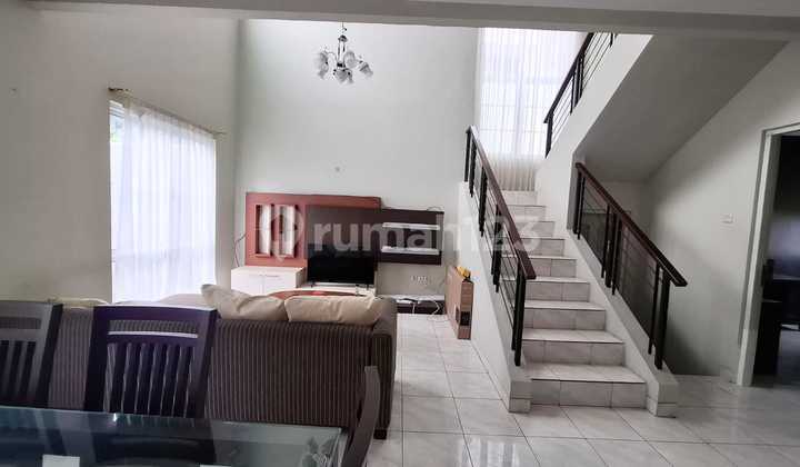 Dijual Rumah 2 Lantai Siap Huni di Boulevard Kota Kota Wisata 2