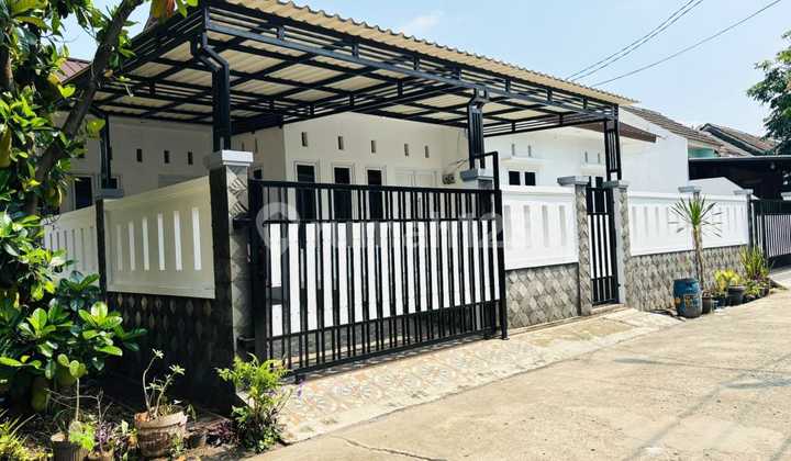 For Sale Ready-to-Occupy House Hook Position in Harvest Cileungsi