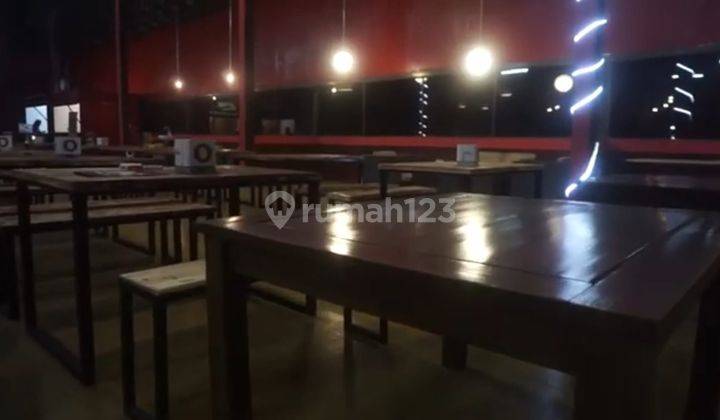 Ruang Usaha Ex Cafe Pinggir Jalan Utama 2