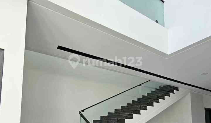 KUPANG BARU modern tropical house dekat Ciputra World 2