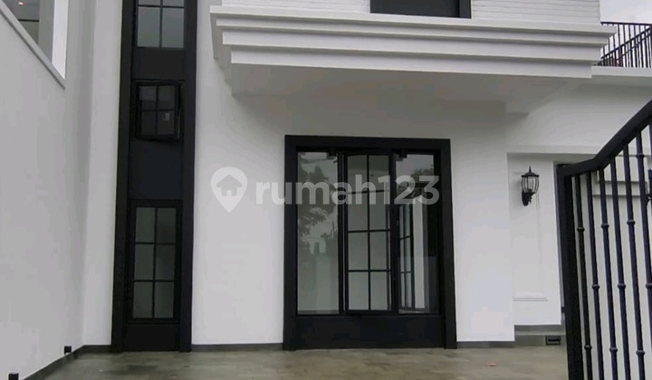 New 2-Story House Hook Rungkut Surabaya Strategic 2