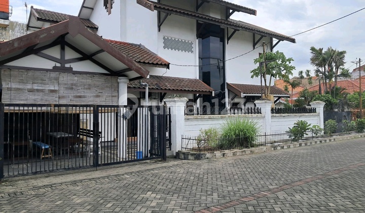 Manyar Tirtoasri rumah siap huni dekat sekolah Petra, pas buat kost Manyar Tirtoasri rumah siap huni dekat sekolah Petra, pas buat kost