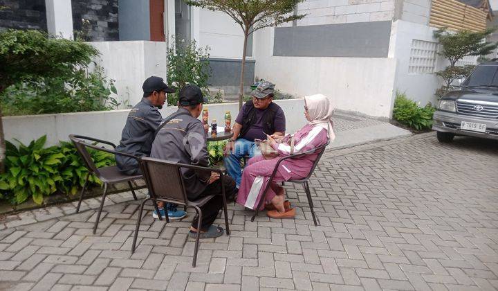 Rumah Villa Pojok View Taman dan Pegunungan 2