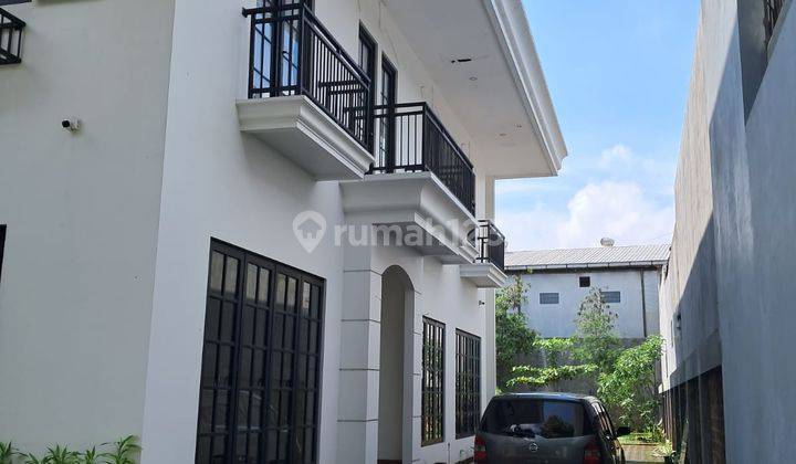 Rumah Mewah dengan halaman luas lokasi Gajahmungkur Semarang 1