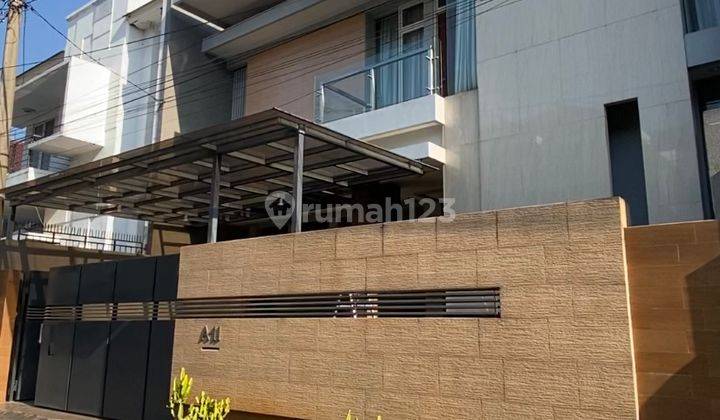 Rumah 2 Lantai Full Furnished Dengan Lokasi Strategis 1