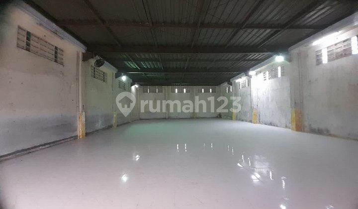 Disewakan Gudang Berserta Lapangan Futsal & Badminton Di Cipinang Jakarta Timur 2