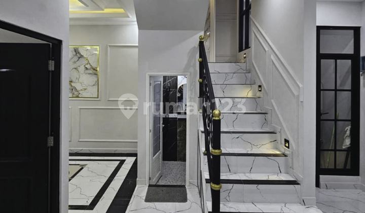 Dijual Rumah Gaya Eropa Murah Dekat Lapangan Golf Matoa Jagakarsa 2